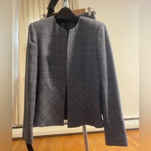 Like new 2-piece suit set blazer and skirt in linen-blend tweed fabric